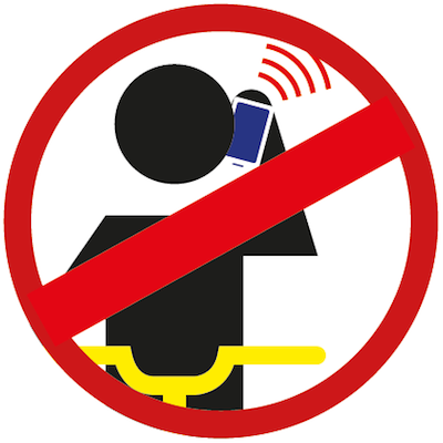 Nie rozmawiaj przez telefon podczas jazdy.